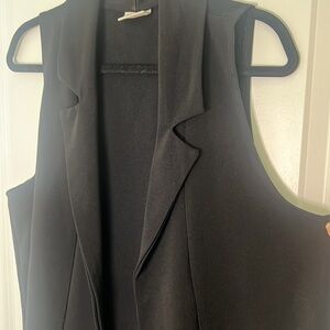 Black long collared sleeveless blazer size L